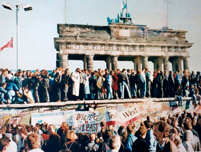A queda do muro de Berlim em 1989 na Alemanha - Fonte: Wikipedia