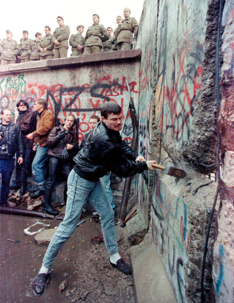 A queda do muro de Berlim na Alemanha - Fonte: The Bristorian
