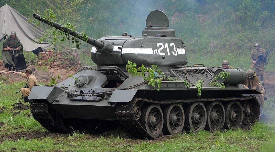 Um tanque T-34 produzido pela União Soviética durante a Segunda Guerra Mundial