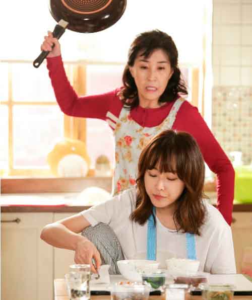 Mãe da Oh Hea-young interpretada por Kim Mi-kyung